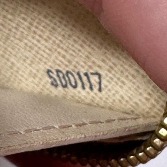 Louis Vuitton Zippy Wallet – Damier Azur Canvas – Zip Around Classic - Picture 11 of 12